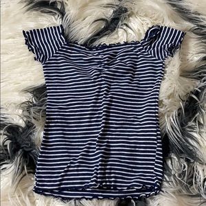A super cute navy blue off the shoulder top!😁